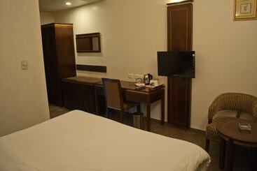 هتل Venky Residency