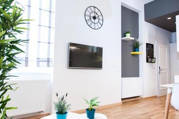 Loox Serviced Apartments Hatzova