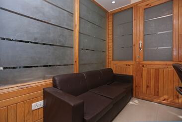 Oyo 10216 Hotel Uk Retreat