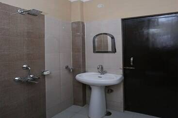 Oyo 10216 Hotel Uk Retreat