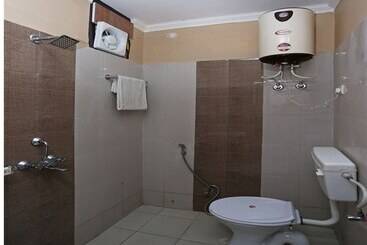 Oyo 10216 Hotel Uk Retreat