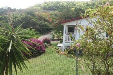 تختخواب و صبحانه A Private Room In Paradise, Vieux Fort