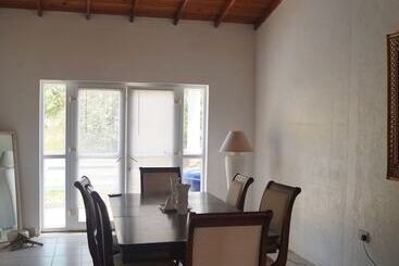 تختخواب و صبحانه A Private Room In Paradise, Vieux Fort