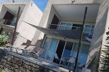 Blue Ocean Suites & Apartments