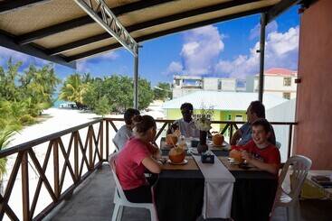 هتل Maldives Seashine Guesthouse