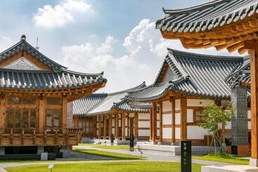 هتل Hanok Stay Namwonyechon By Kensington