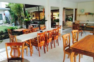 هتل New Eve's Kiosk Dive Resort