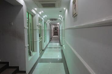 هتل Sdm Tavern And Suites