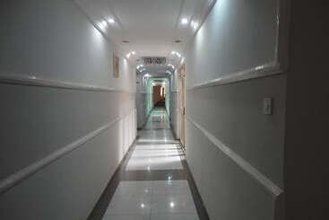 هتل Sdm Tavern And Suites