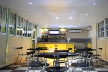 هتل Sdm Tavern And Suites