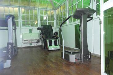 هتل Sdm Tavern And Suites
