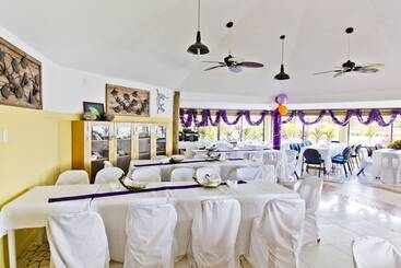 Le Uaina Beach Resort