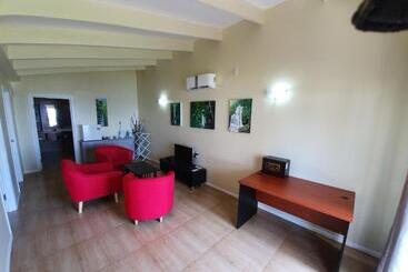 Le Uaina Beach Resort