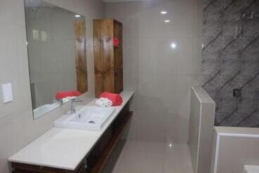 Le Uaina Beach Resort