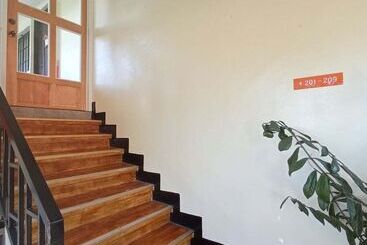 پانسیون B&j Guesthouse And Functions Inc
