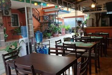 پانسیون B&j Guesthouse And Functions Inc