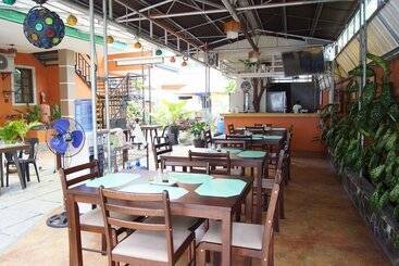 پانسیون B&j Guesthouse And Functions Inc
