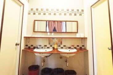 پانسیون B&j Guesthouse And Functions Inc