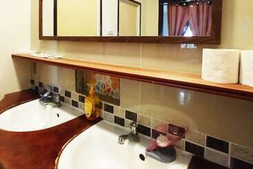 پانسیون B&j Guesthouse And Functions Inc
