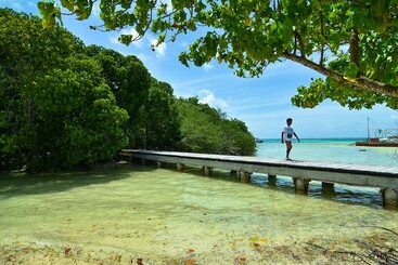پانسیون Huraa East Inn