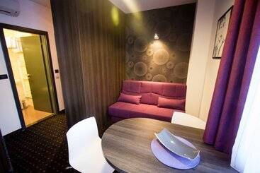 پانسیون Log In Rooms