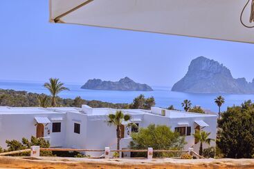 Petunia Ibiza, A Beaumier