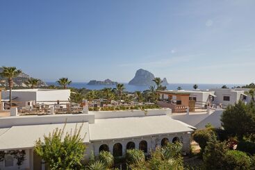 Petunia Ibiza, A Beaumier