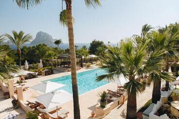 Petunia Ibiza, A Beaumier