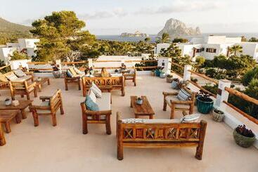 Petunia Ibiza, A Beaumier