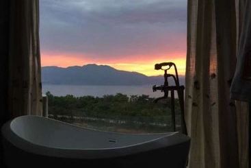 Buyi Hotel Resort Fuxian Lake