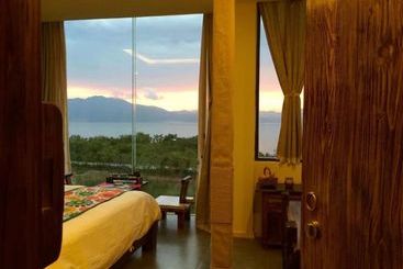 Buyi Hotel Resort Fuxian Lake