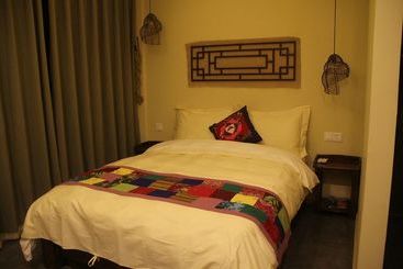 Buyi Hotel Resort Fuxian Lake