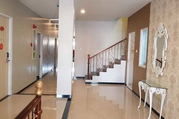 فندق Front One Boutique Brani Solo