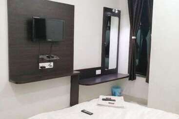 هتل Gayatri By Sky Stays