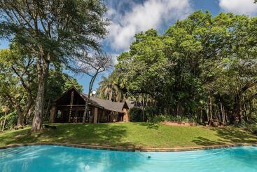 هتل Phophonyane Falls Ecolodge