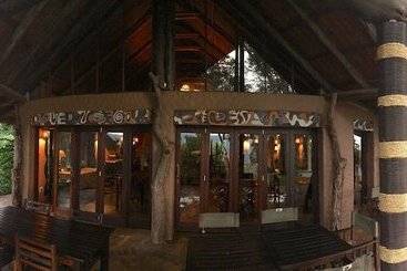 هتل Phophonyane Falls Ecolodge