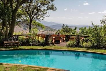 هتل Phophonyane Falls Ecolodge