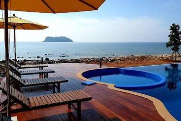 هتل The Beach Resort & Residence Sha Plus