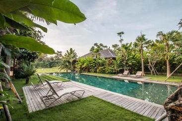 Marika Sawah Villa