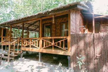 پانسیون Boulder Bay Eco Resort   Nga Khin Nyo Gyee Island