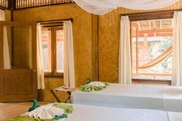 پانسیون Boulder Bay Eco Resort   Nga Khin Nyo Gyee Island