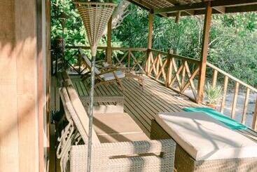 پانسیون Boulder Bay Eco Resort   Nga Khin Nyo Gyee Island