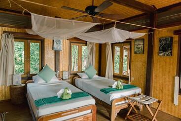 پانسیون Boulder Bay Eco Resort   Nga Khin Nyo Gyee Island