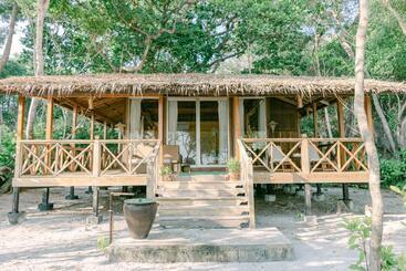 پانسیون Boulder Bay Eco Resort   Nga Khin Nyo Gyee Island