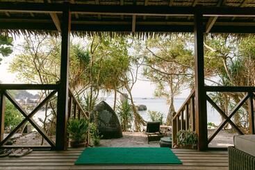 پانسیون Boulder Bay Eco Resort   Nga Khin Nyo Gyee Island