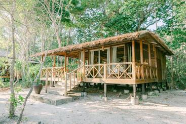 پانسیون Boulder Bay Eco Resort   Nga Khin Nyo Gyee Island