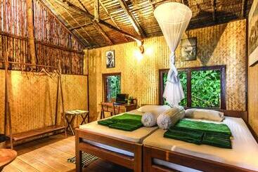 پانسیون Boulder Bay Eco Resort   Nga Khin Nyo Gyee Island