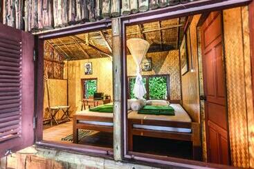 پانسیون Boulder Bay Eco Resort   Nga Khin Nyo Gyee Island