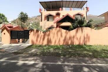 پانسیون Oyo 13884 Holiday Homes
