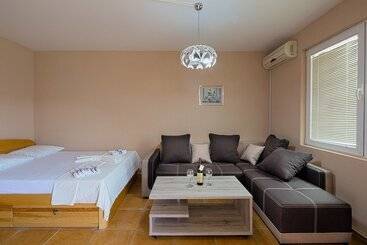 Adriatic Hill Apartments